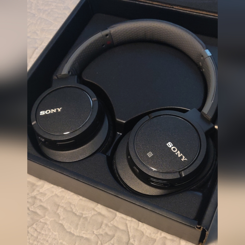 Sony Wireless Headphones - ZX770BN Brand New in Box Works with Apple and Android